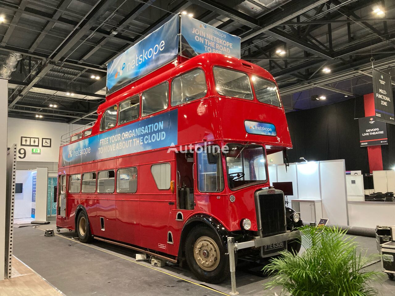 autobuz cu etaj Leyland PD3 British Triple-Decker Bus Promotional Exhibition