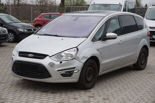 minivan Ford S-MAX accidentate