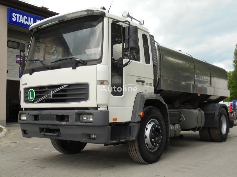 camion cisternă pentru transport lapte Volvo FL 220