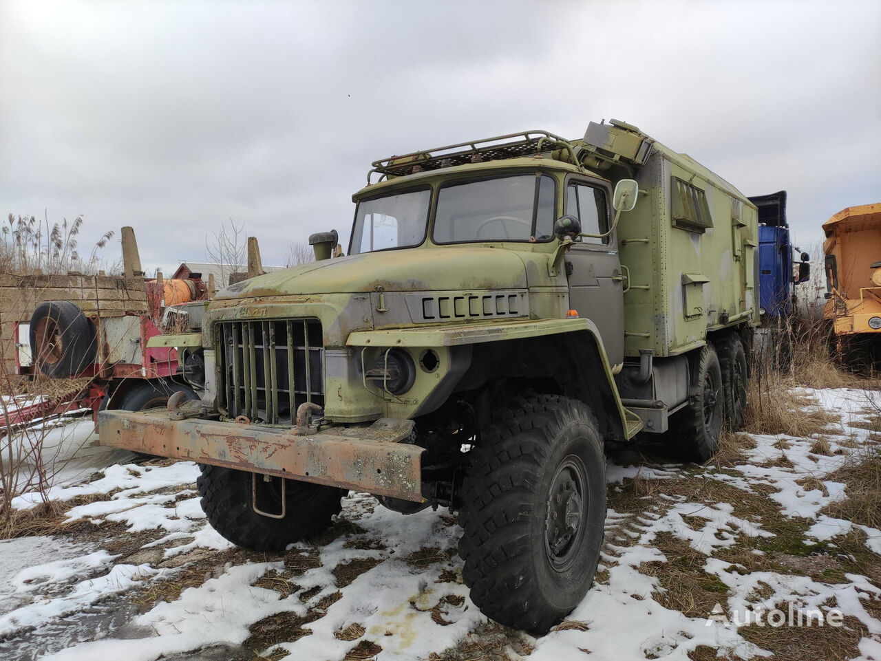 camion militar Ural 375 box truck