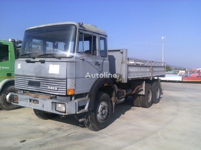 dropside camion IVECO 330.35